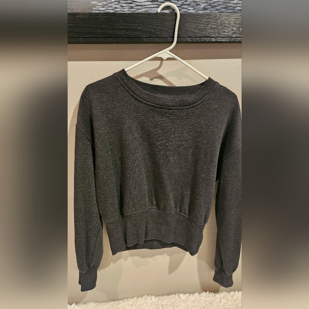 90 Degree By Reflex Dark Gray Women's Crew Neck Sweater. Cropped